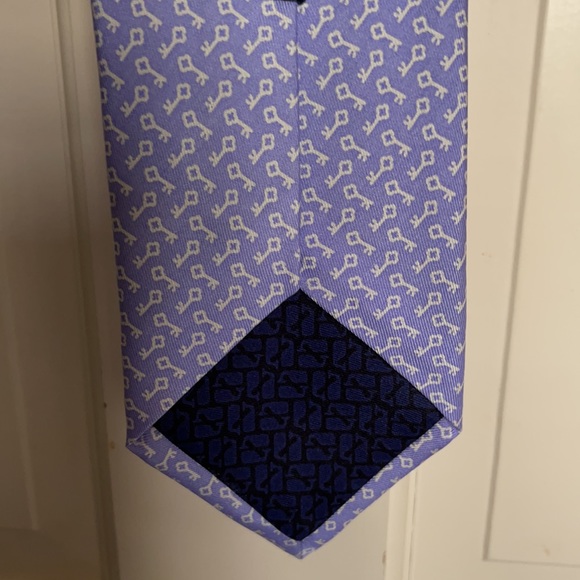 Vineyard Vines 100% silk handmade tie - Picture 5 of 6